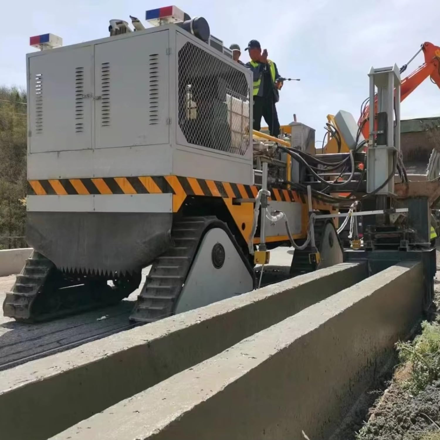 slipform curb paver,automatic curb machine,concrete curb machine,stringless curb paving,buy curb paver,curb and gutter machine unboxing and complete package contents